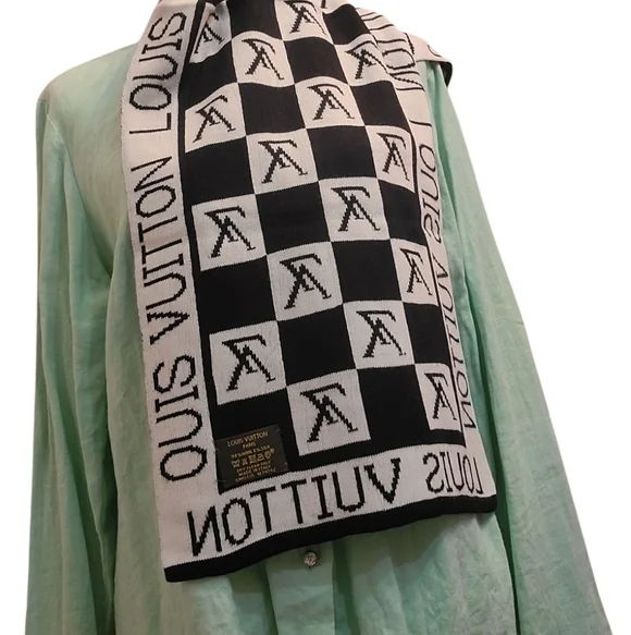 🏅Luxurious LOUIS VUITTON WOOL & SILK SCARF - Picture 3 of 8